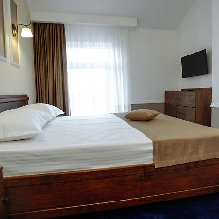 Astoria Hotel คีชีเนา ภายนอก รูปภาพ